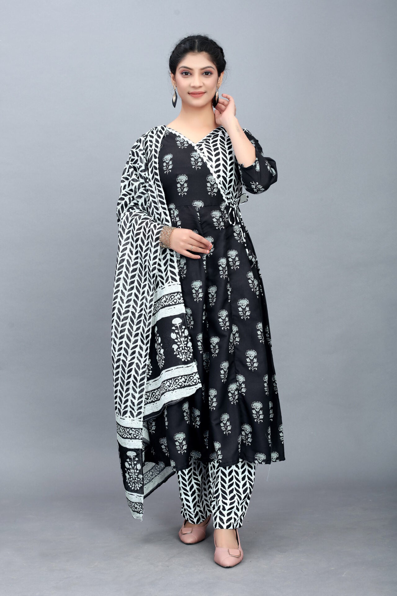 Floral Printed Regular Kurta with Trousers With Dupatta