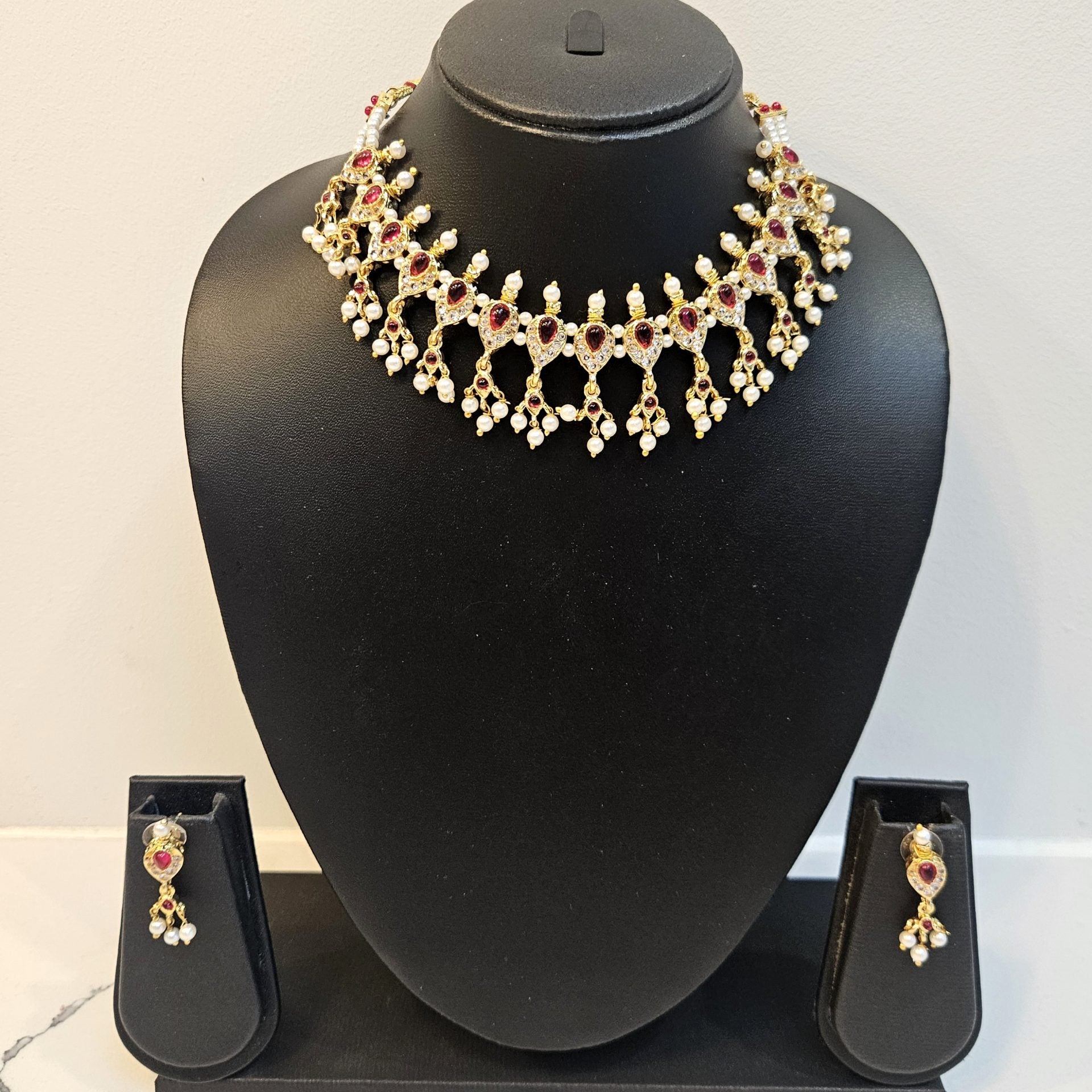 Maroon Stone White Pearl Necklace