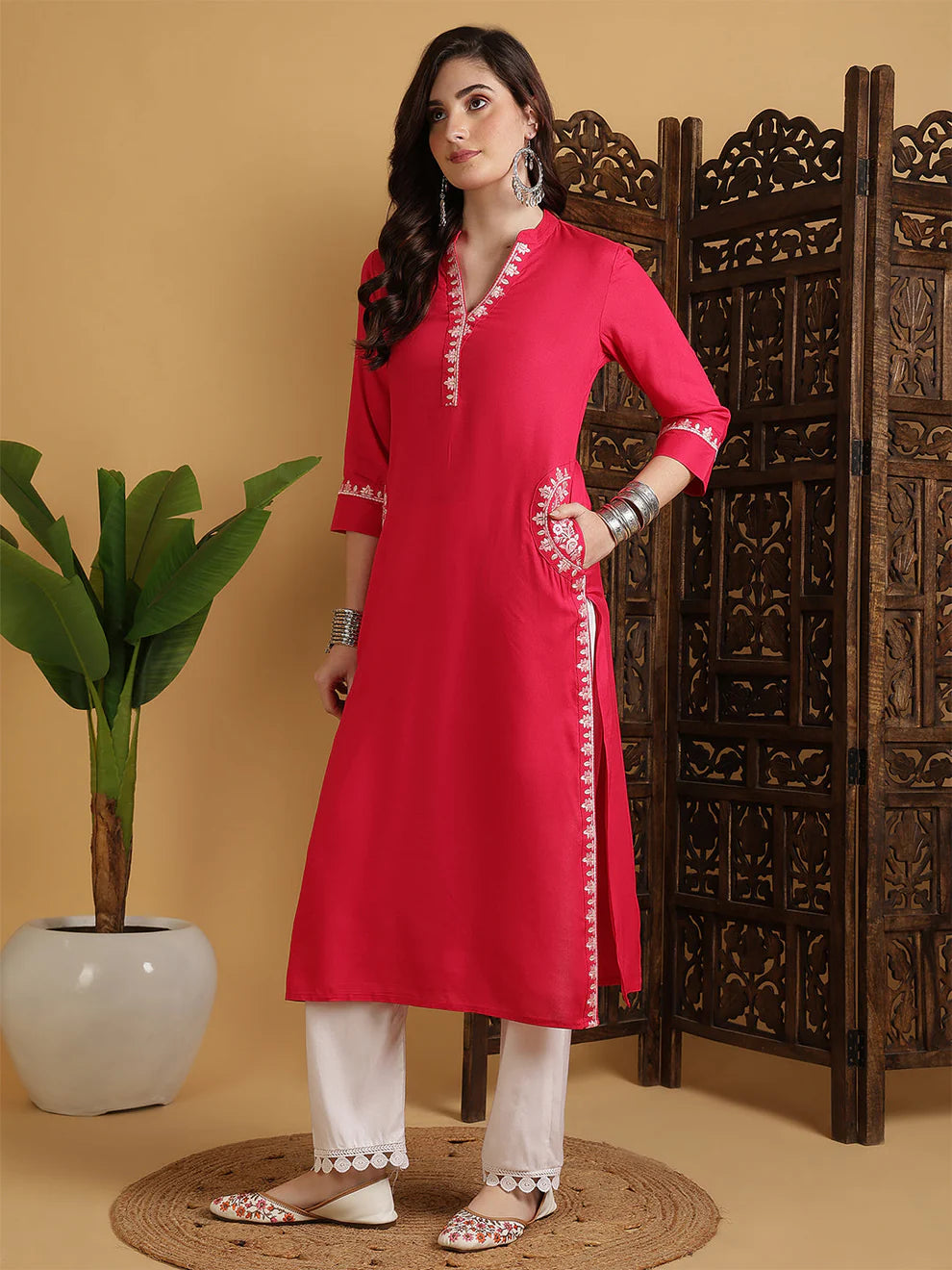 Solid Straight 3/4 Sleeves V-Neck Kurta