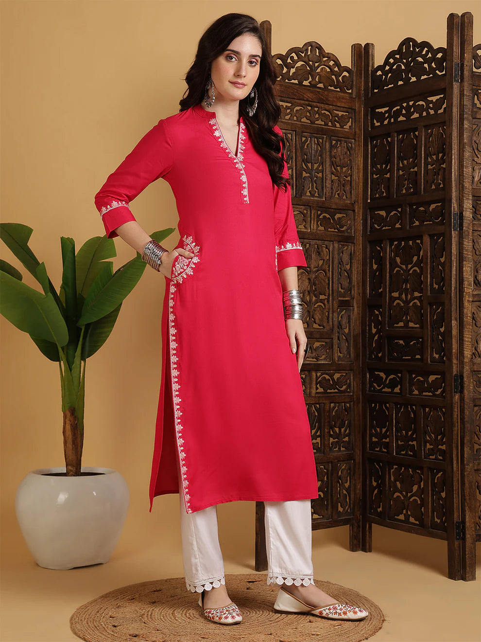 Solid Straight 3/4 Sleeves V-Neck Kurta