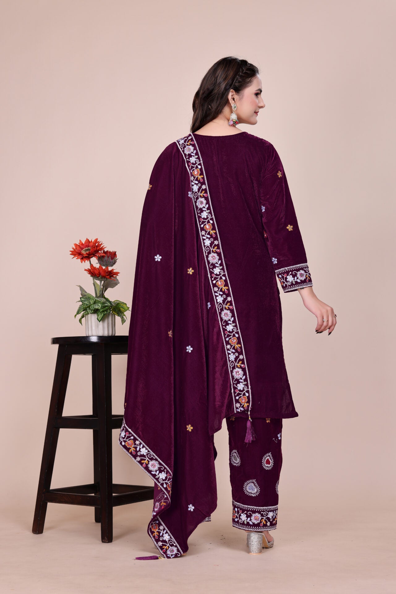 Sequence Embroidery Velvet Suit