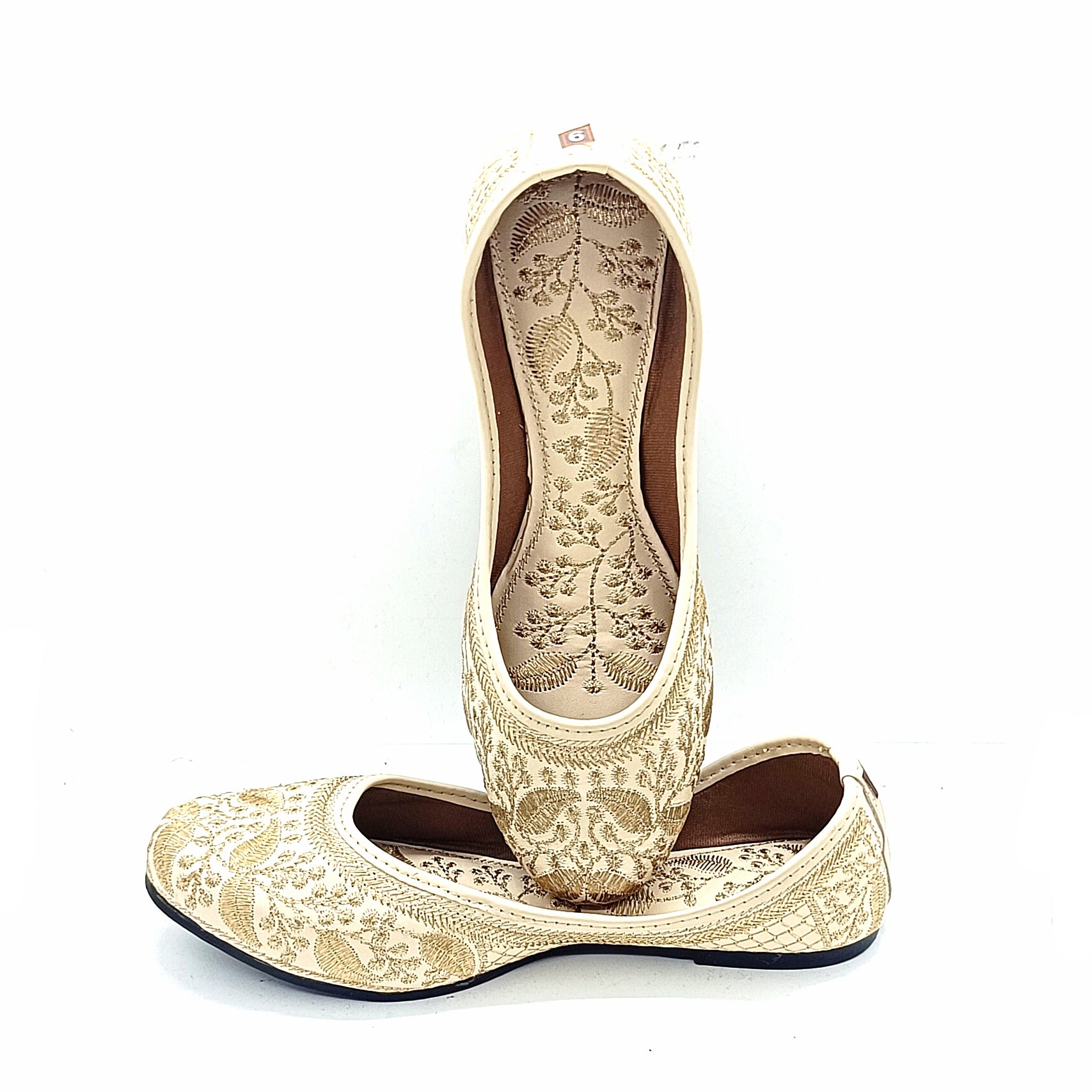 Golden Embrodered Punjabi Jutti