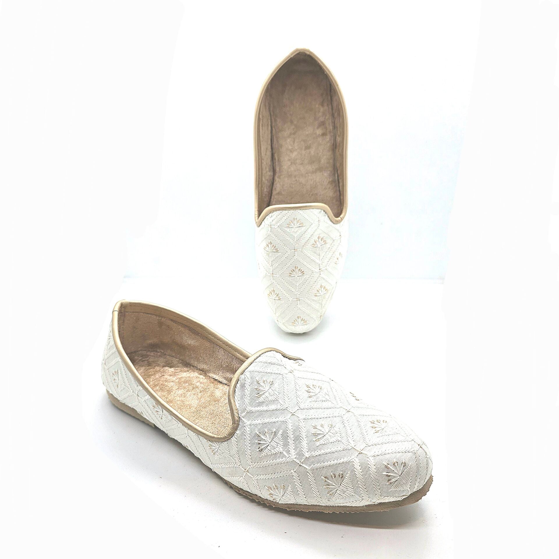 White Embroidered Jutti