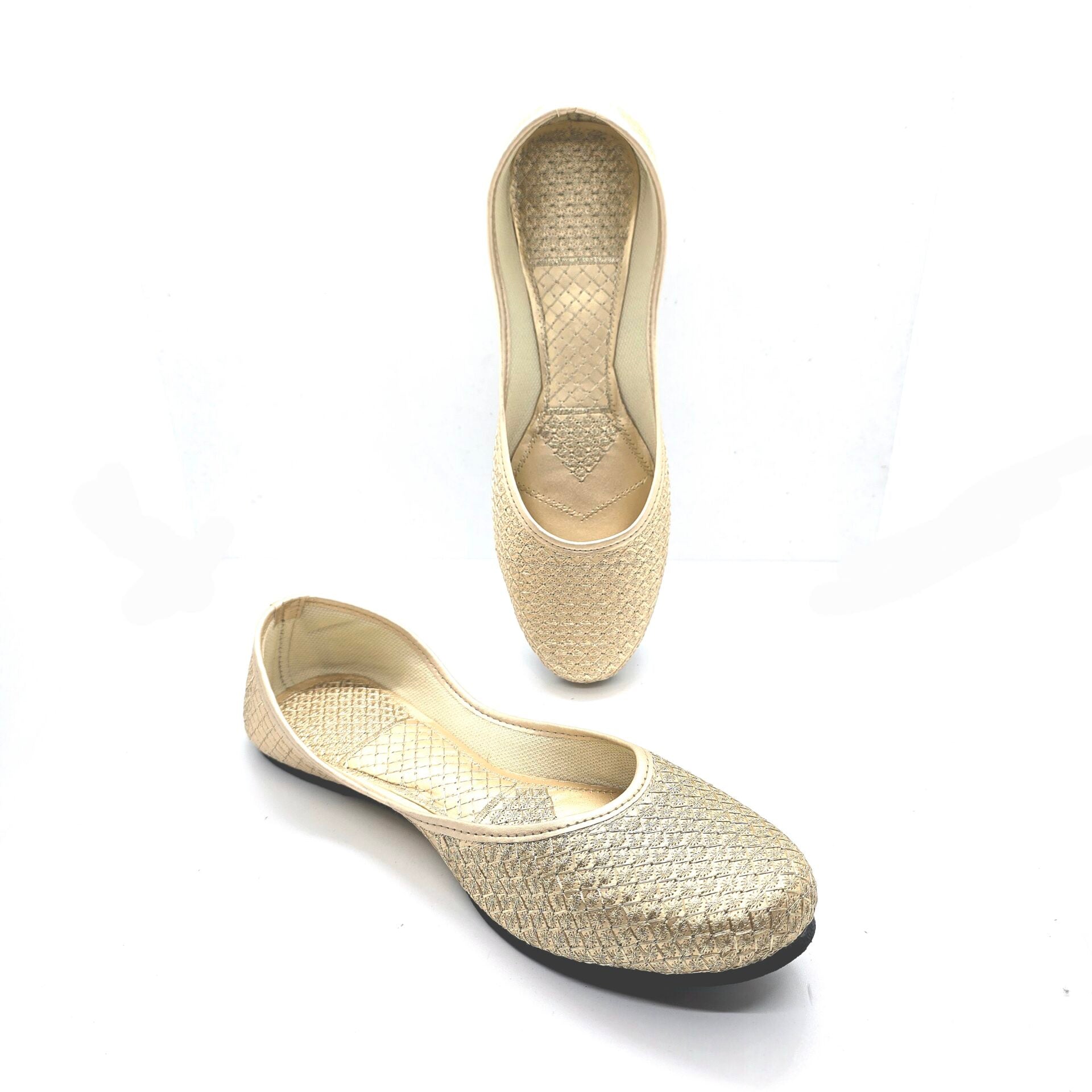 Golden Embroidered Punjabi Jutti