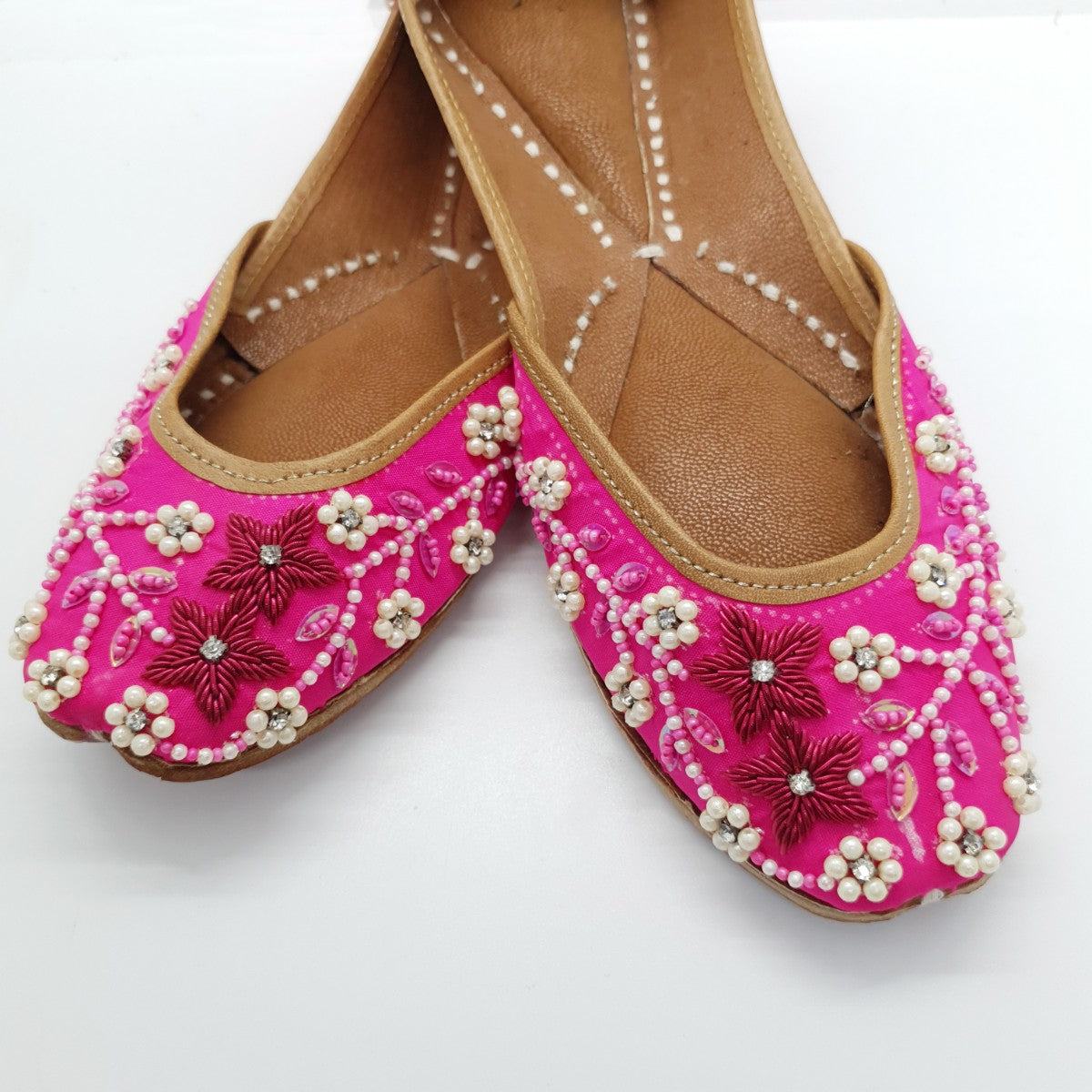 Pink Embroidery Jutti / Majori