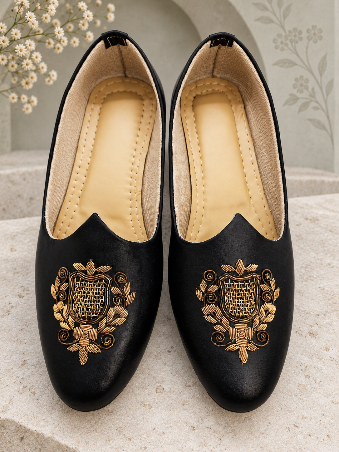 Leather Juttis Royal Crest- Black