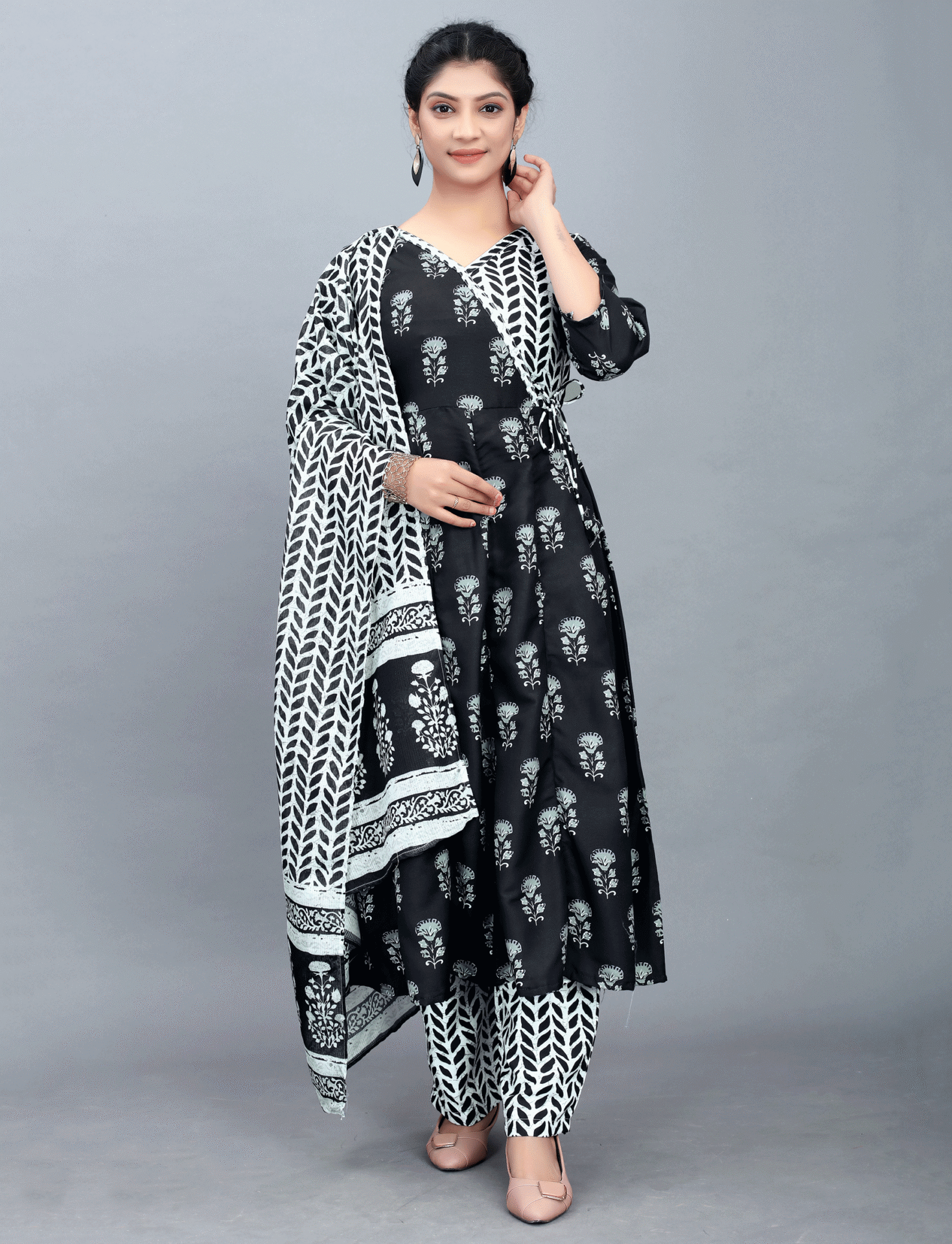 Floral Printed Regular Kurta with Trousers With Dupatta