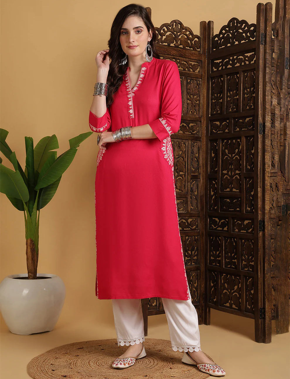 Solid Straight 3/4 Sleeves V-Neck Kurta