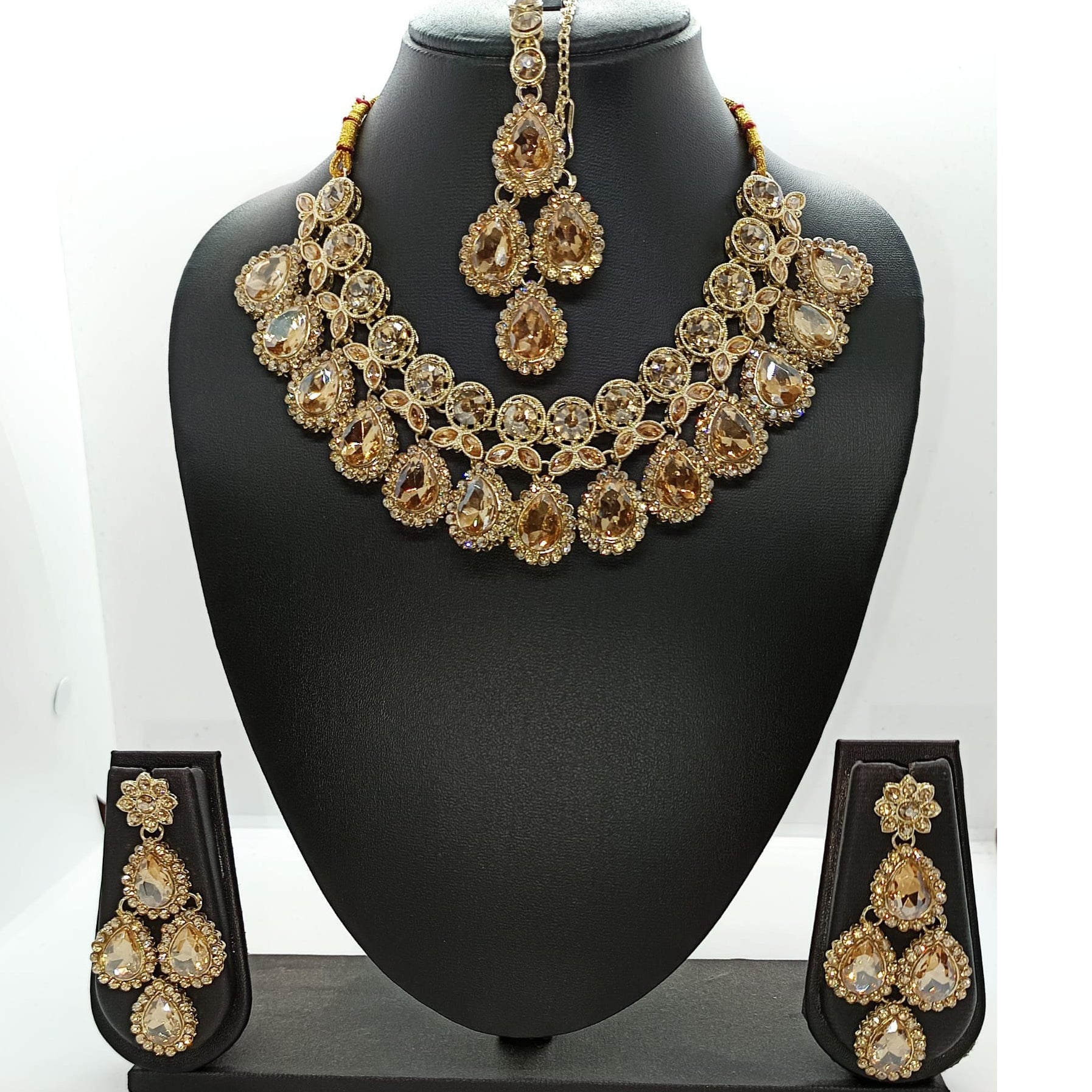 Golden Necklace with Earrings And Maang Tikka