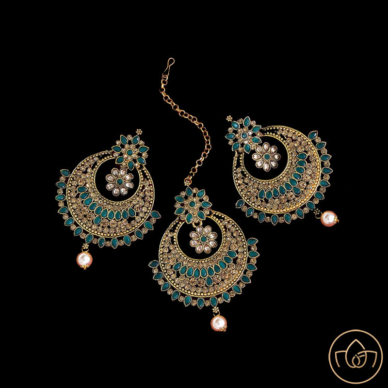 Stylish Earrings With Mang Tikka