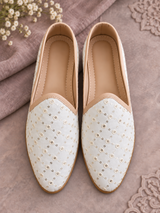 White and gold lattice embroidered Punjabi jutti for men