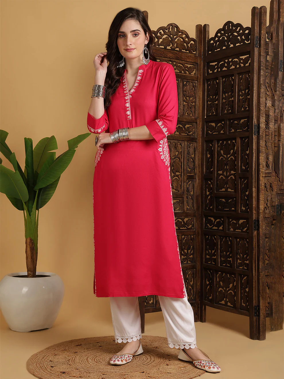 Solid Straight 3/4 Sleeves V-Neck Kurta - Image 4