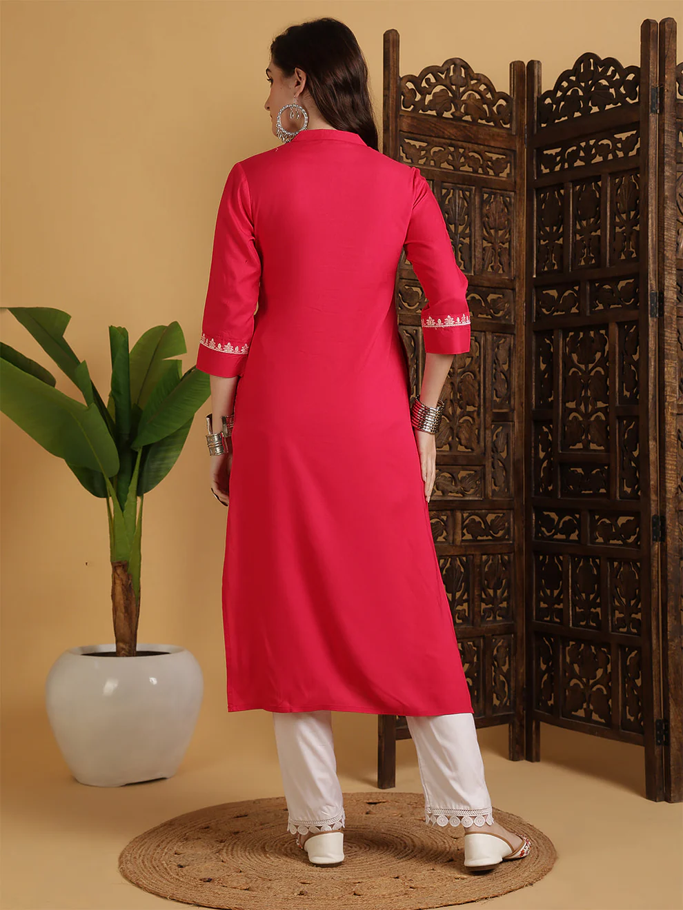 Solid Straight 3/4 Sleeves V-Neck Kurta - Image 7