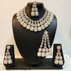 Stone Necklace Set With Pasa