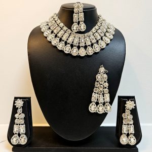 Silver Necklace Set With Pasa
