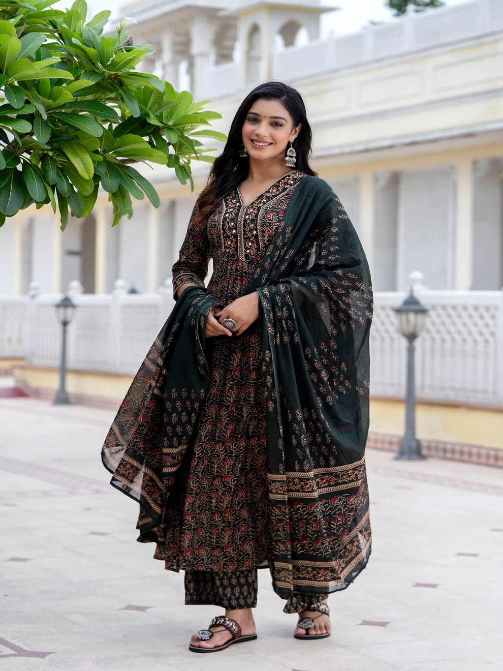 Embroiderd Printed Kurta Set - Image 2